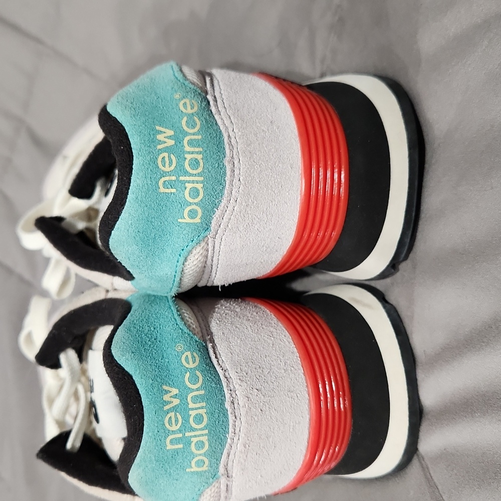 New Balance White and Teal Sneakers‎ - Picture 3 of 4